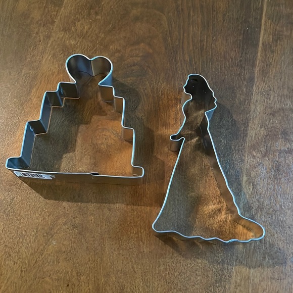 Bride and wedding cake cookie cutters - Picture 1 of 2